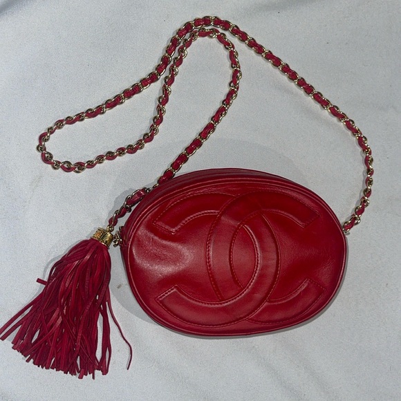 Chanel red CC Oval Lambskin Small Vintage Bag - Picture 2 of 15